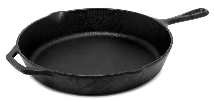 Black cast iron skillet with handle.